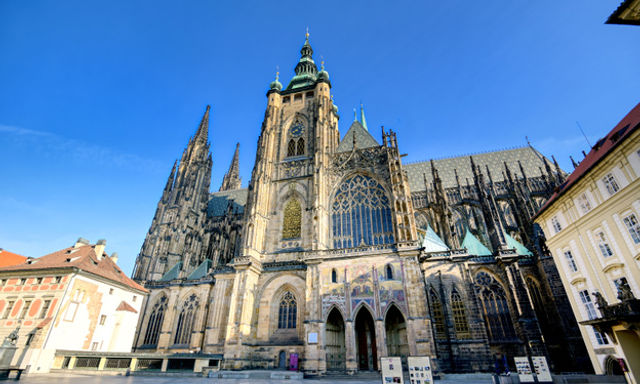 City Sightseeing Prague Hop-On, Hop-Off & Prague Castle Ticket